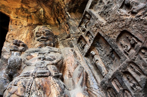 龍門石窟(Longmen Grottoes)