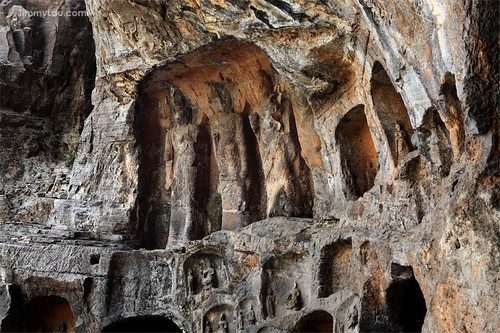 龍門石窟(Longmen Grottoes)