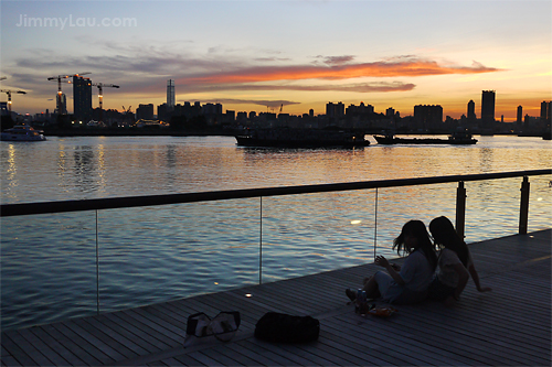 觀塘海濱花園 (Kwun Tong Promenade)