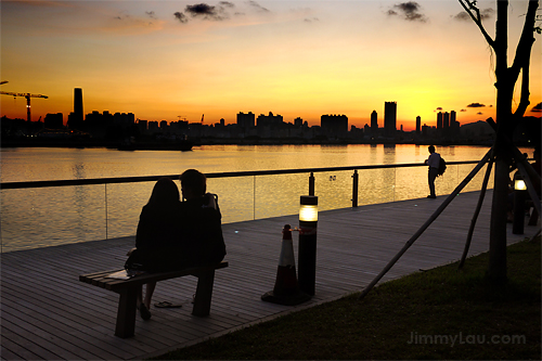 觀塘海濱花園 (Kwun Tong Promenade)